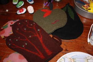 Oven mitts made from recycled sweaters